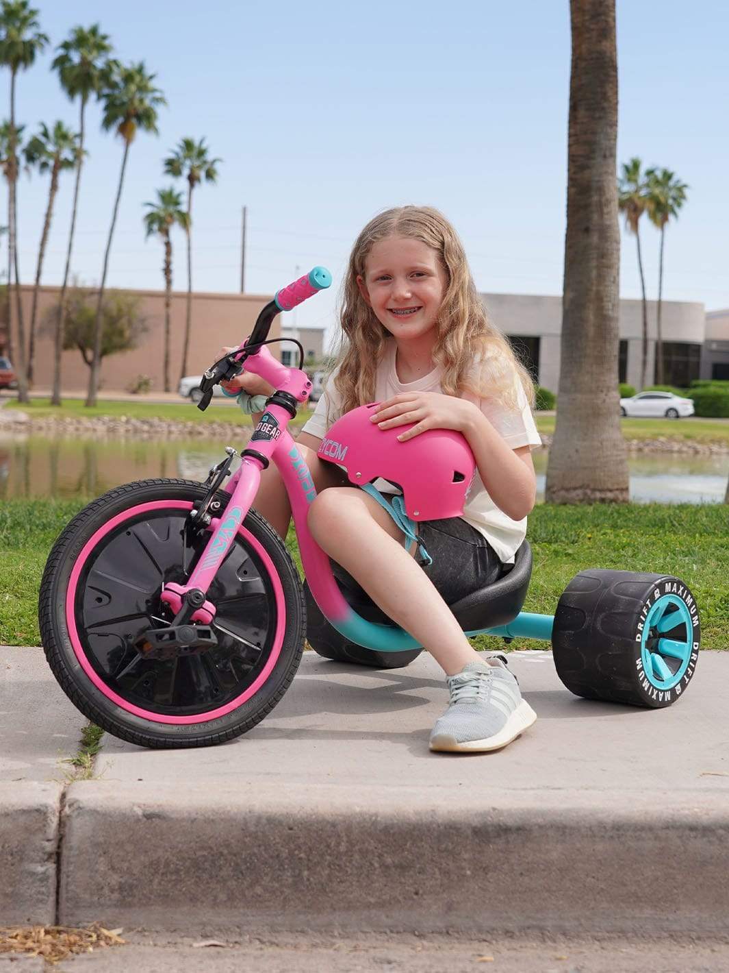 madd-gear-drift-trike-pink-teal image 3