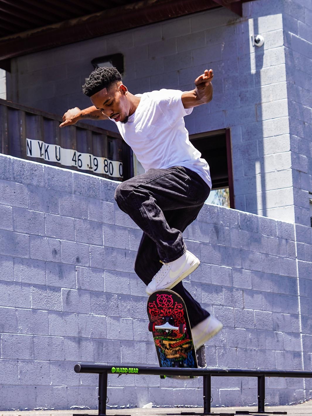 madd-gear-31-kickflip-spec-skateboard-snake-pit image 3